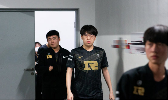 关榜首的正 关榜首的正